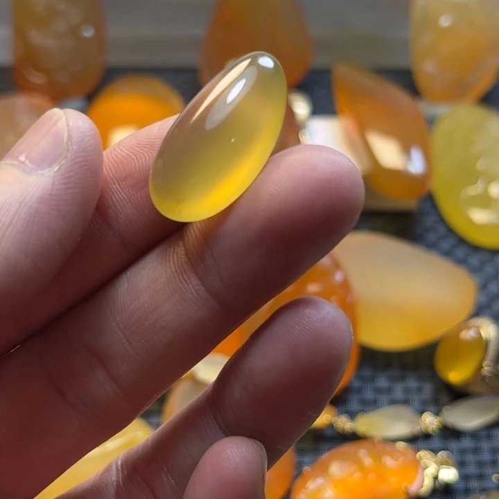 用***8石英质玉未镶嵌旦面