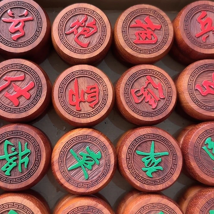 木5.8红花梨 阳雕红绿，纸盒装