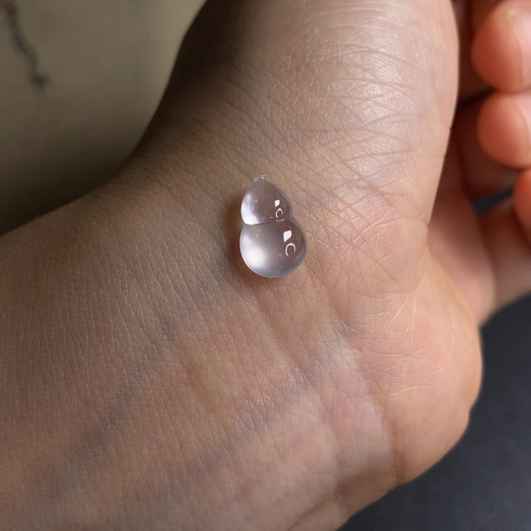 翡翠未镶嵌颈饰葫芦