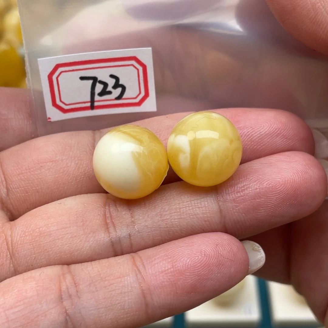 蜜蜡裸石未镶嵌鱼**儿蜜蜡