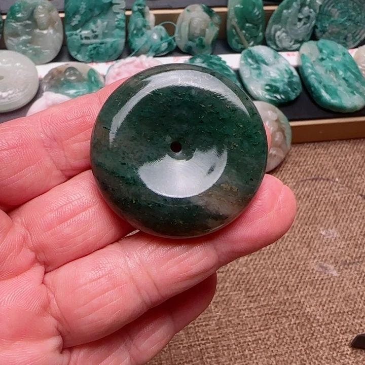 独山玉未镶嵌颈饰