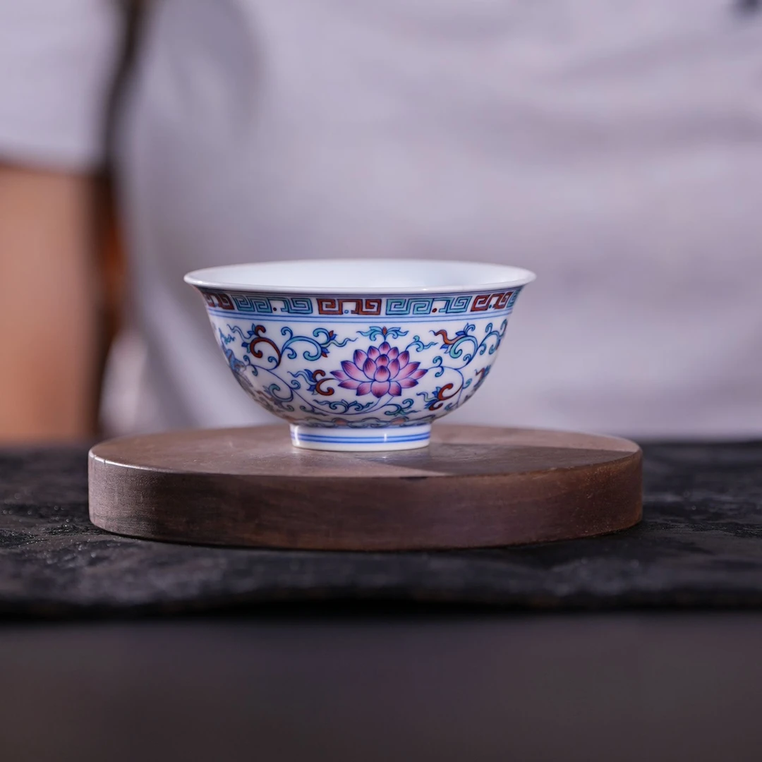 涂杏花丨斗彩缠枝莲敞口杯 | 周大乐优选