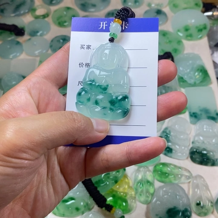 张***铺翡翠未镶嵌颈饰观音