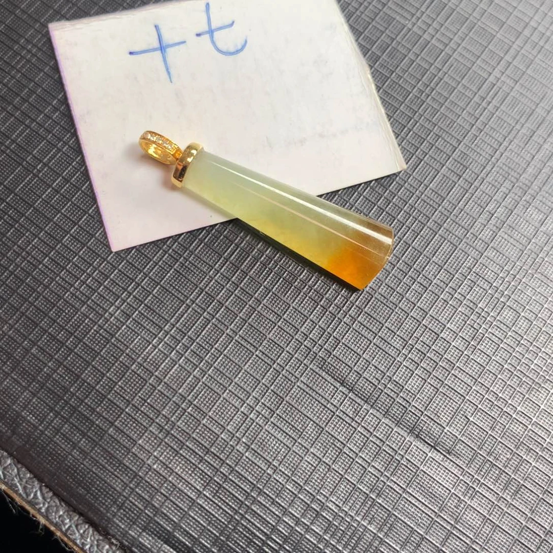 翡翠18K金镶嵌颈饰翡翠