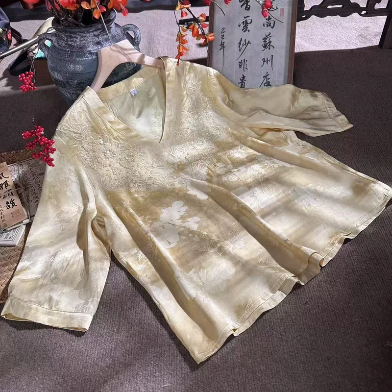 夏季新款花香满溢国风V领刺绣上衣