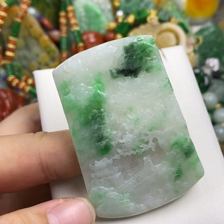 翡翠未镶嵌吊坠(赠链)