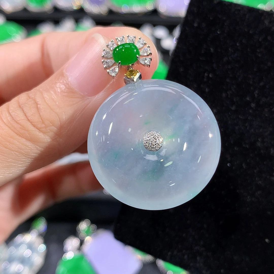 翡翠18K金镶嵌颈饰