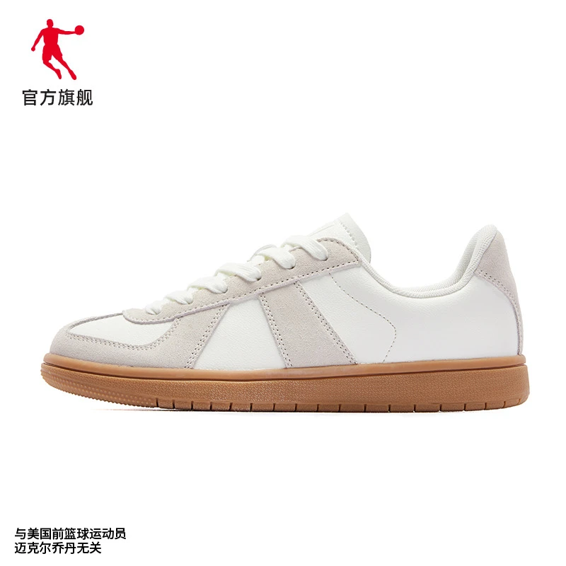 中国乔丹德训鞋情侣款复古百搭时尚女子潮流休闲XM25230532F板鞋