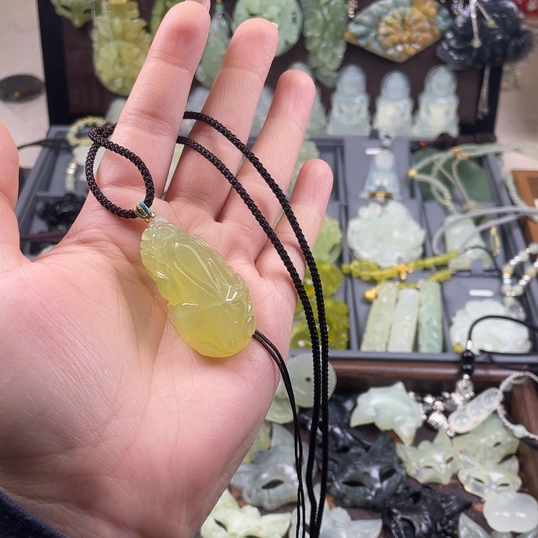 岫玉未镶嵌吊坠(赠链)