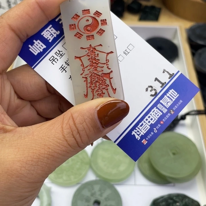 蛇纹石玉颈饰未镶嵌胖*