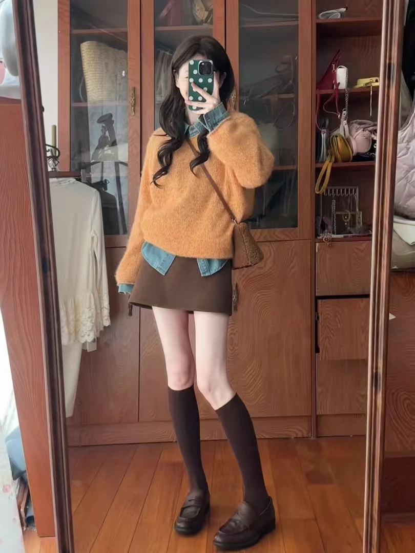 2026秋冬新款韩系气质显白减龄橘色针织毛衣棕色半身裙两件套装
