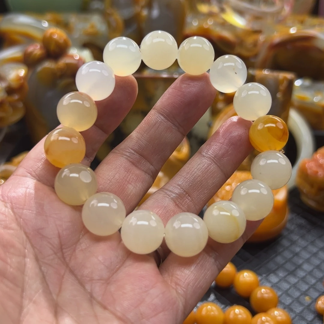 颈饰未镶嵌石英质玉