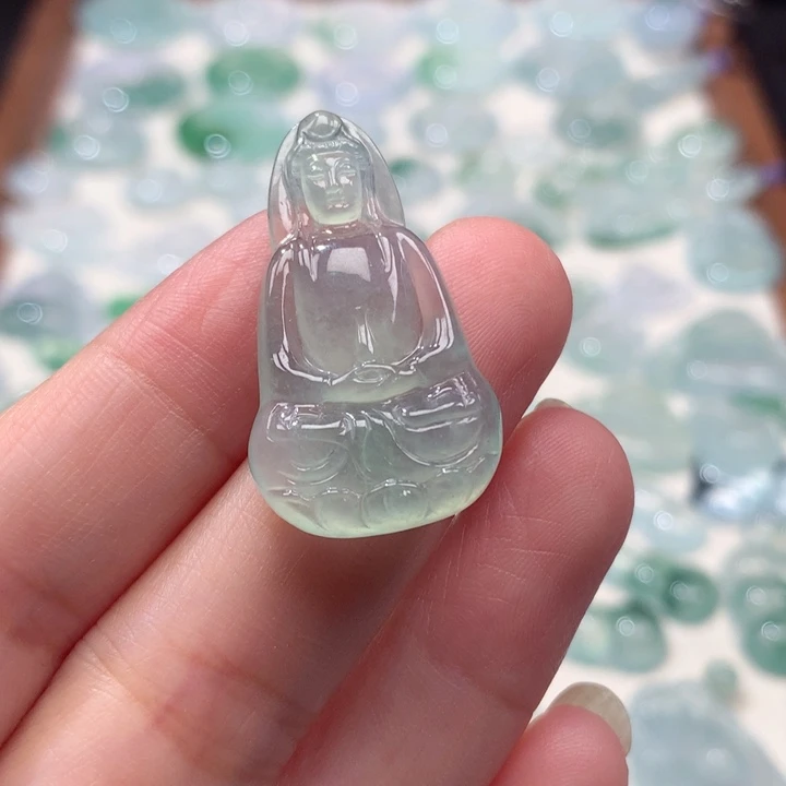 翡翠未镶嵌颈饰冰种晴底观音