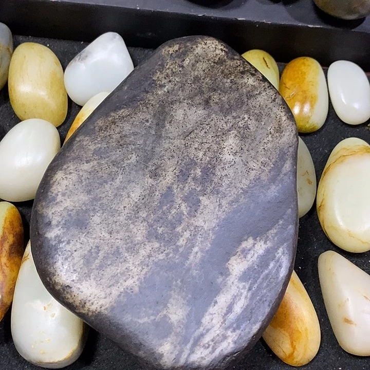 用***7和田玉（糖玉）未镶嵌挂件