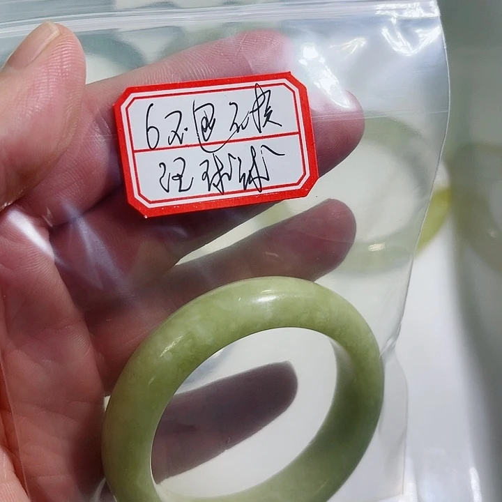 汪***球蛇纹石玉合金手镯