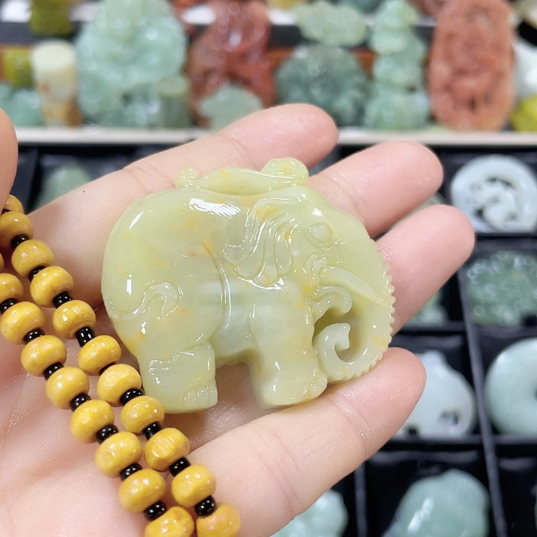 蛇纹石玉颈饰未镶嵌