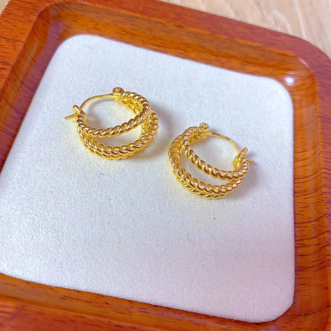 足金999    经典百搭麻花猫爪耳饰