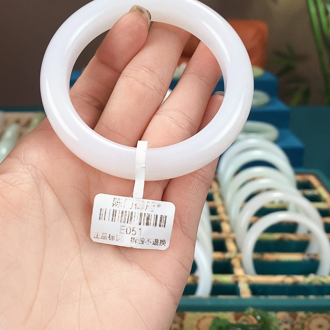 和田玉未镶嵌手镯E051