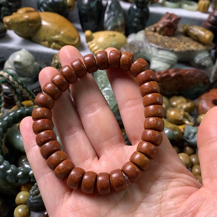 未镶嵌岫岩河磨玉（透闪石质玉）把件