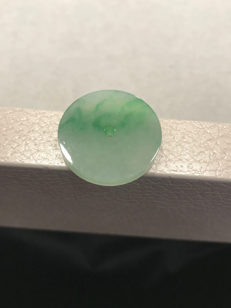 翡翠糯化种飘阳绿精美平安扣