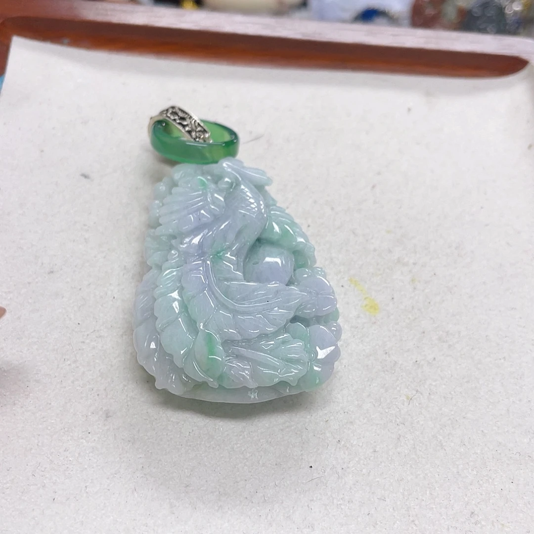 翡翠未镶嵌颈饰凤穿牡丹吊坠