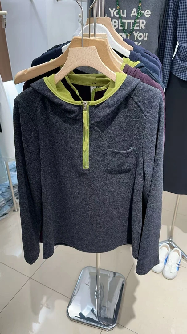 实体店直播：时尚百搭洋气显瘦显高拉链帽衫
