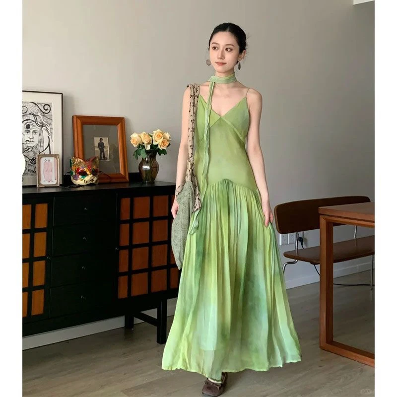 V领法式复古绿色晕染吊带连衣裙气质度假雪纺吊带长裙
