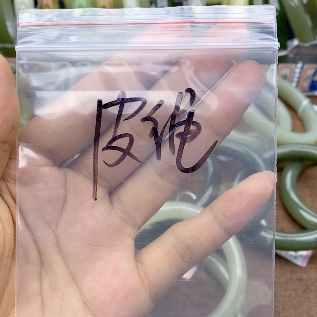 小****和田玉未镶嵌项链