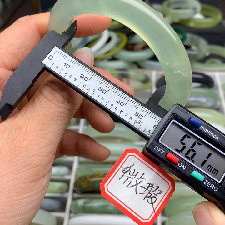 蛇纹石玉未镶嵌手镯499