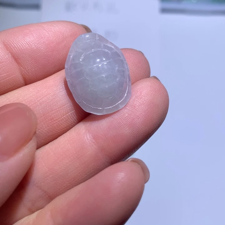 翡翠未镶嵌颈饰乌龟