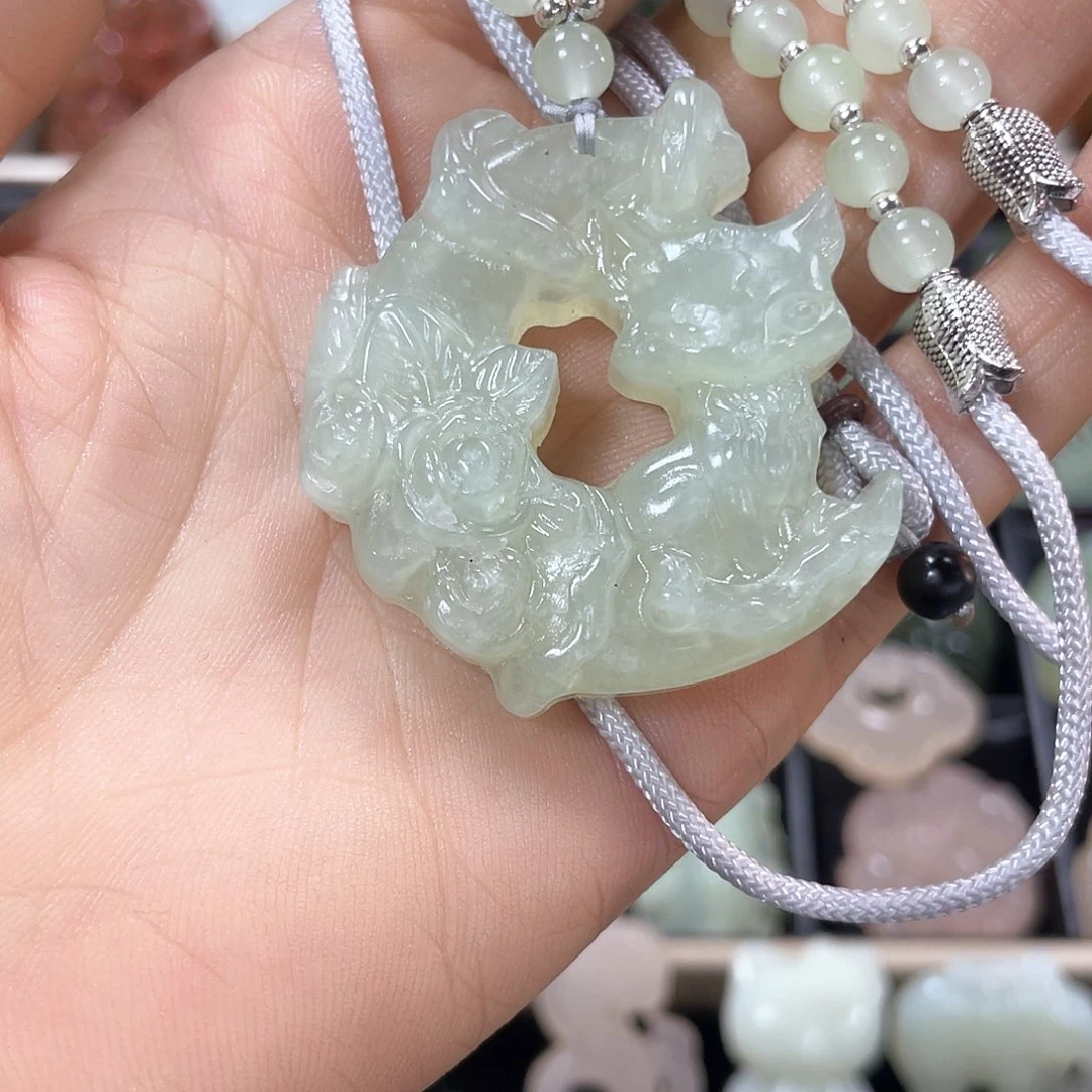 蛇纹石玉颈饰未镶嵌