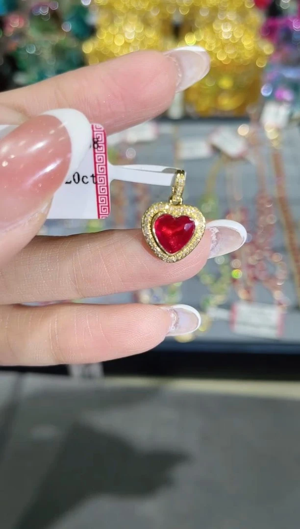 18K金镶嵌天然无烧红宝石吊坠爱心款