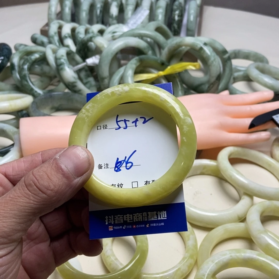 清***红蛇纹石玉未镶嵌手镯