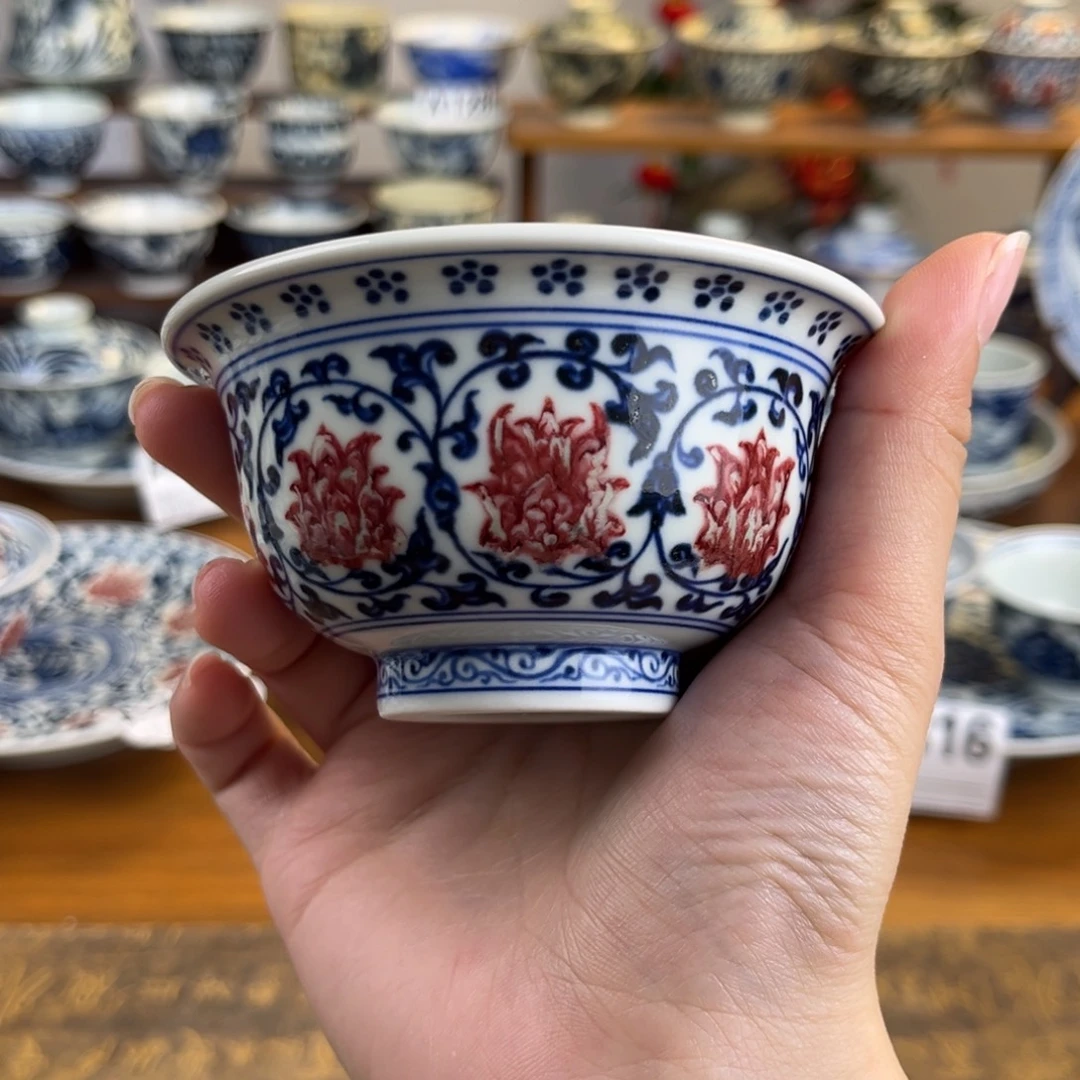 青花釉里红缠枝莲压手杯