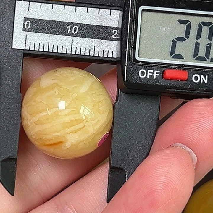 蜜蜡未镶嵌裸石微瑕215