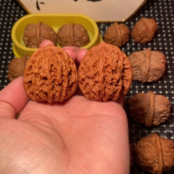 文玩核桃把件麦穗虎头
