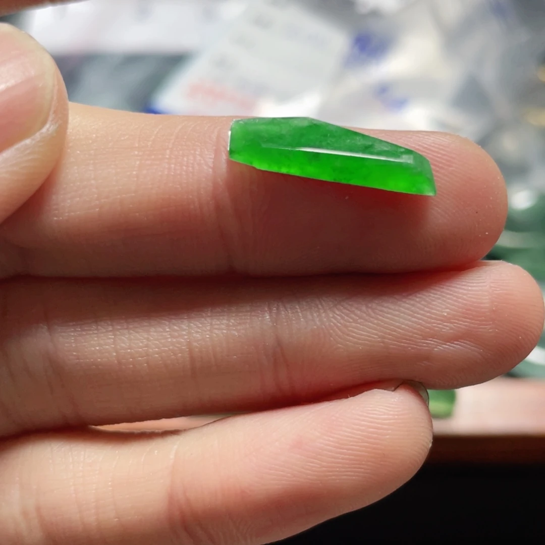 地***吧定制翡翠未镶嵌翡翠