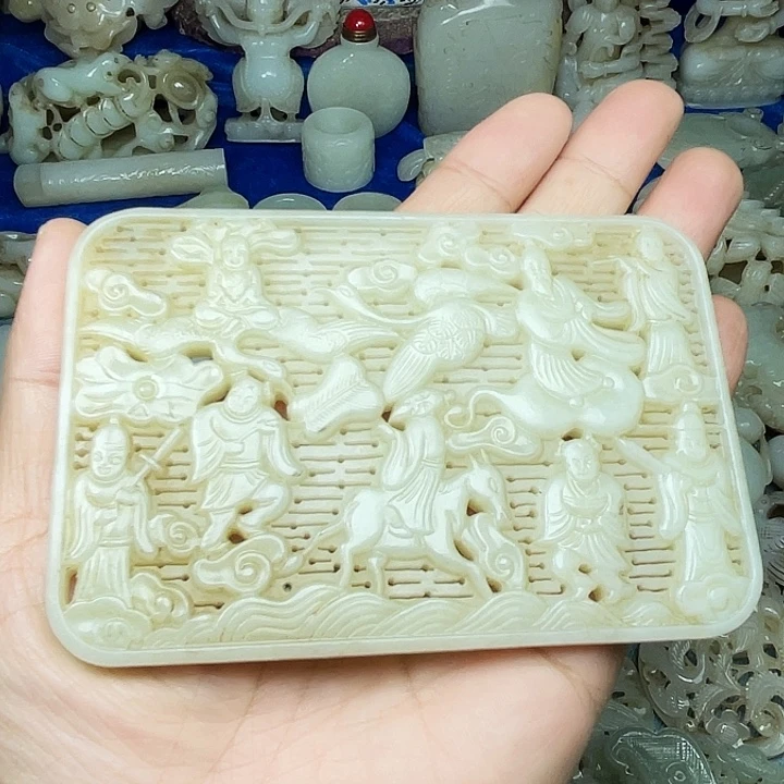 黄***客和田玉（青白玉）未镶嵌颈饰