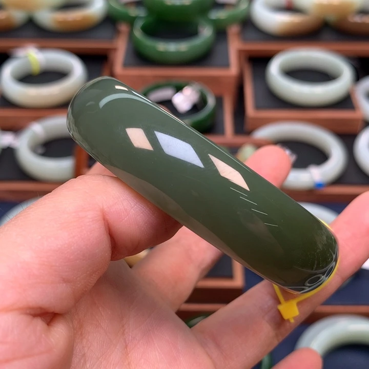 和田玉手镯5657圈口未镶嵌