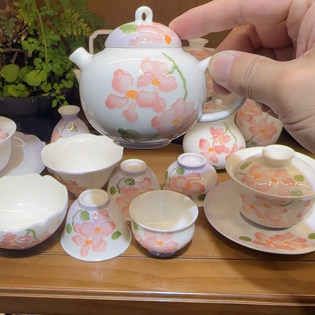 青花釉里透出浓艳