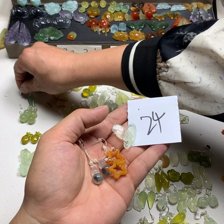 桃***酱合金蛇纹石玉耳钉