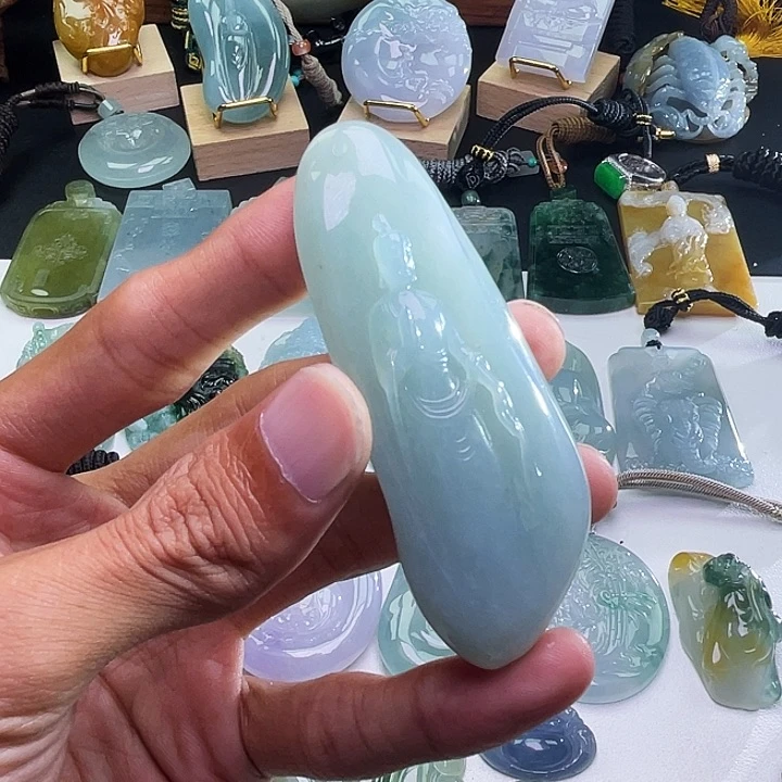 颈饰未镶嵌翡翠蓝胶站观音翡翠挂件