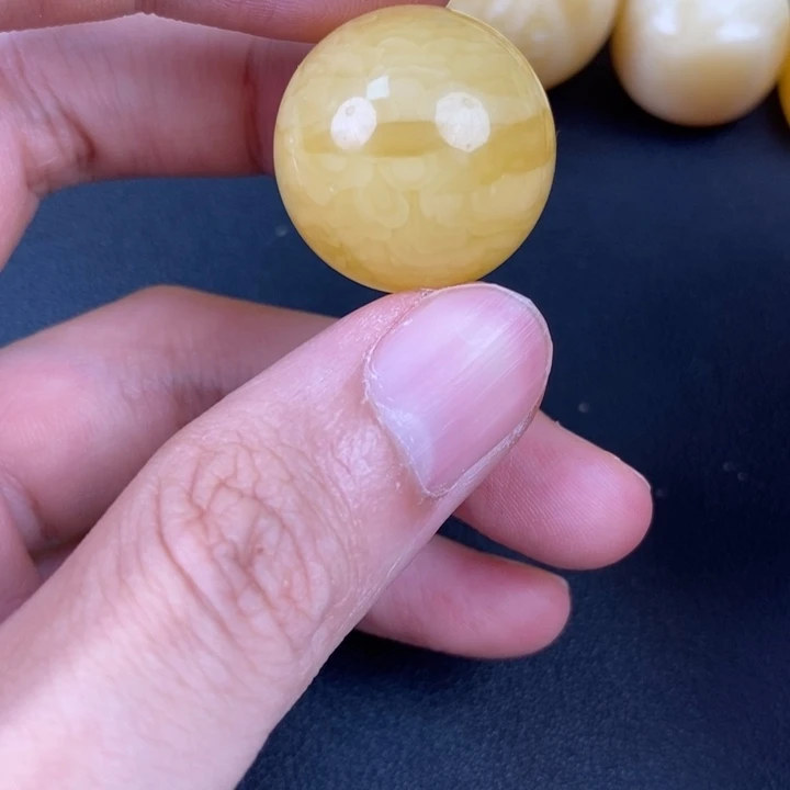 未镶嵌琥珀裸石微瑕28