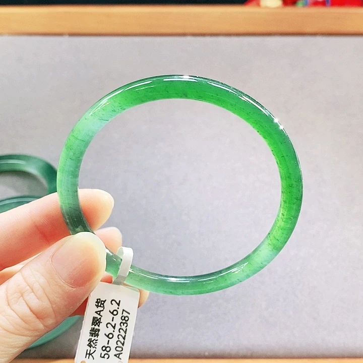 翡翠未镶嵌手镯（圆镯）