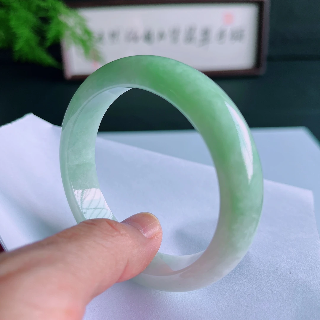圈口58.5翡翠a货手镯飘绿正圈天然缅甸翡翠送证书女款