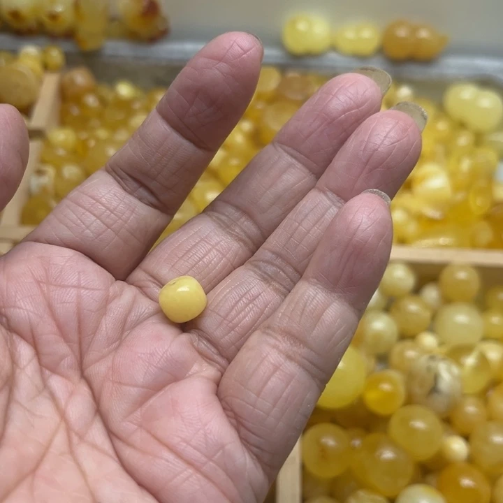 未镶嵌琥珀裸石闪****蜜蜡9