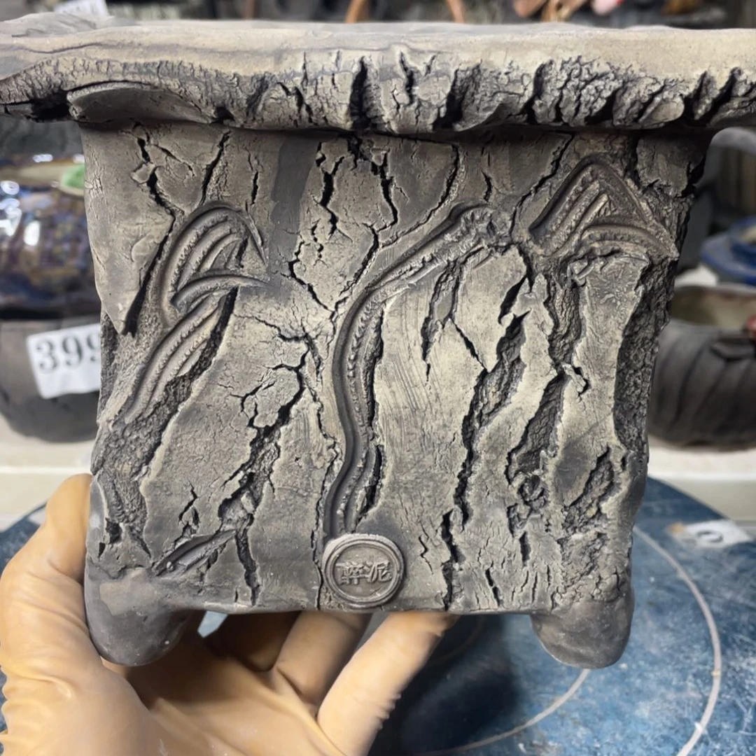 红陶微瑕的脸上有一丝