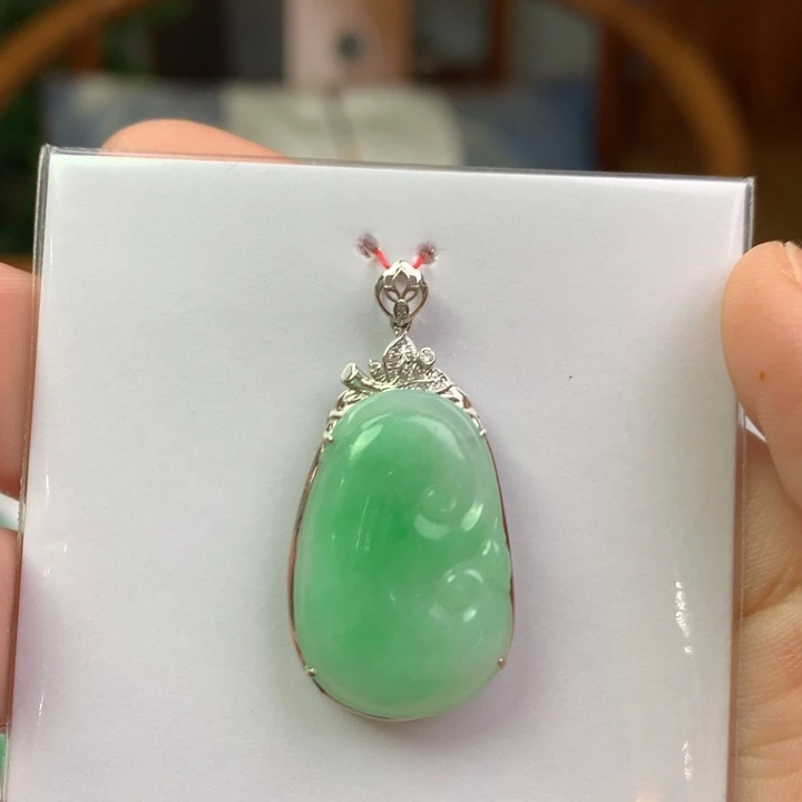 翡翠18K金镶嵌颈饰翡翠吊坠