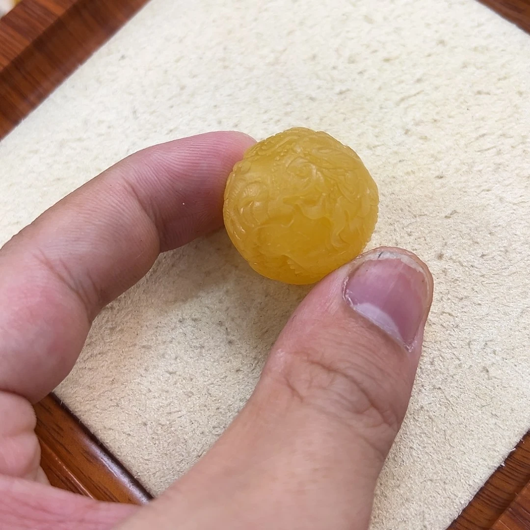 蜜蜡未镶嵌珠宝奇石