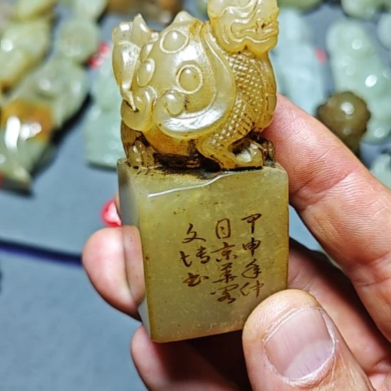 颈饰未镶嵌透闪石质玉海**翔